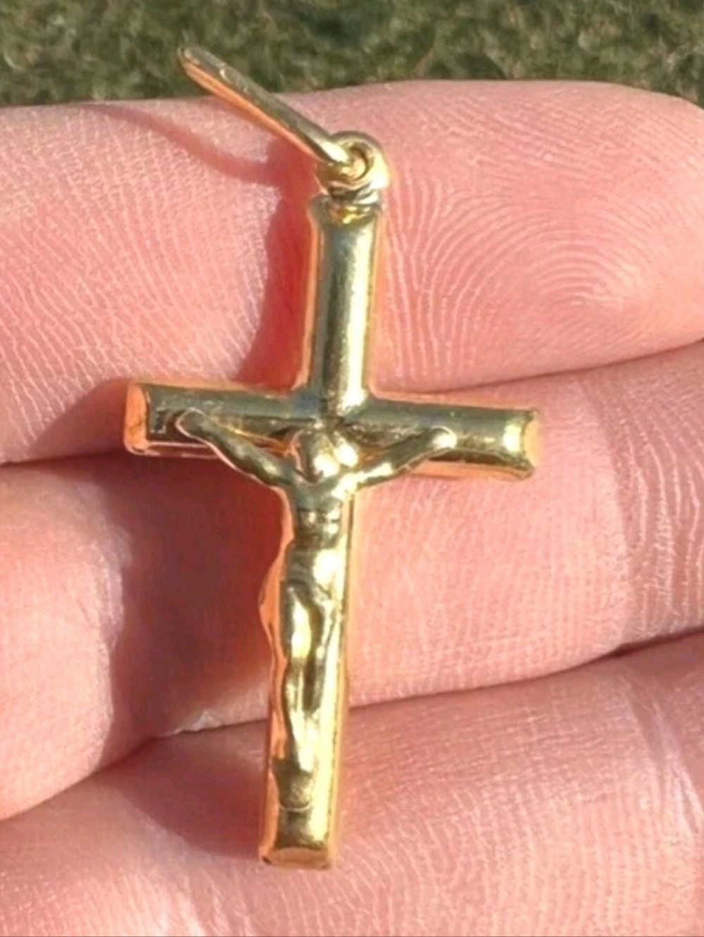 14k Yellow Gold Vermeil 925 Jesus on Cross Crucifix Necklace Pendant NEW - Picture 3 of 10